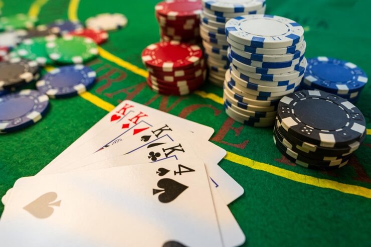Multilingual dealer chat interface showing language support on live tables